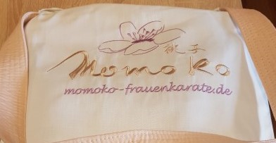 Momoko-Frauenkarate-Yuki-Gis